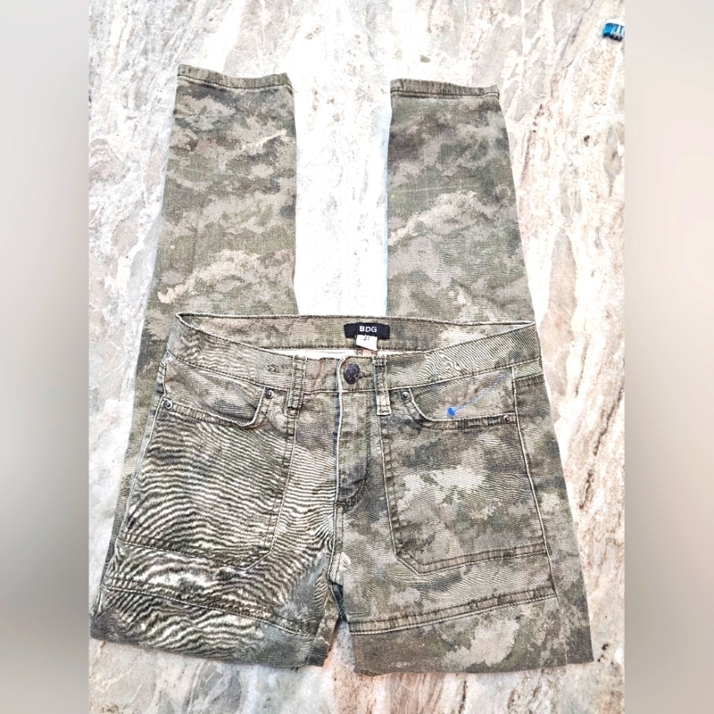 BDG Urban Outfitters Camo Skinny Jeans Size 27 Zipper Hem Stretch